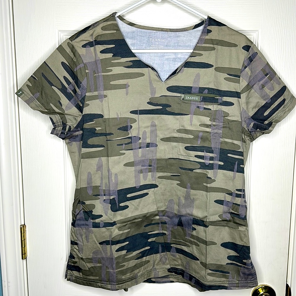 JAANUU Camo Green Scrubs Top L